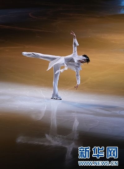 圖為羽生結(jié)弦在表演中。記者 錢錚 攝