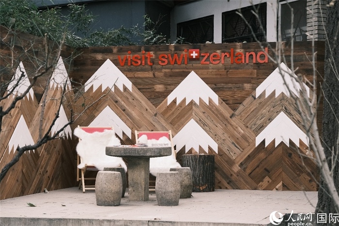 瑞士小木屋一隅，靜謐中散發(fā)出阿爾卑斯的冬日溫情。人民網(wǎng) 實習(xí)生黃睿攝