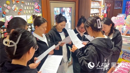 工會(huì)組織企業(yè)職工開(kāi)展技能培訓(xùn)活動(dòng)。人民網(wǎng)記者 張哲鑫攝