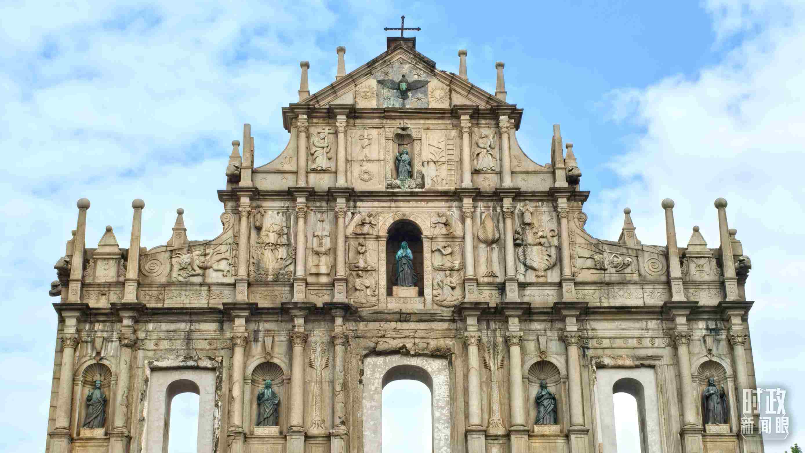 △澳門大三巴牌坊。（總臺(tái)央視記者張垚拍攝）