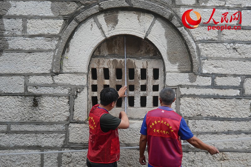 9月14日，山東青州，文物普查隊員正在實地調(diào)查。人民網(wǎng)記者 韋衍行攝