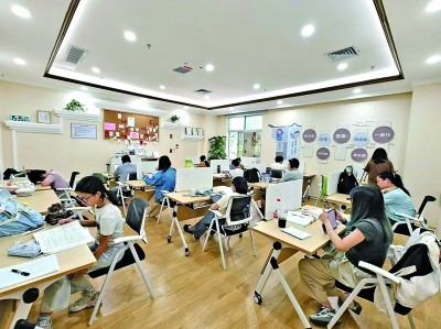 廣東深圳市龍崗區(qū)黨群服務(wù)中心開設(shè)的共享自習(xí)室一景。受訪者供圖