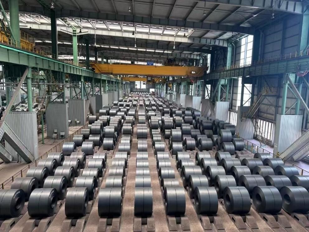 某鋼鐵工廠的自動(dòng)生產(chǎn)線。人民網(wǎng)記者 王紹紹攝