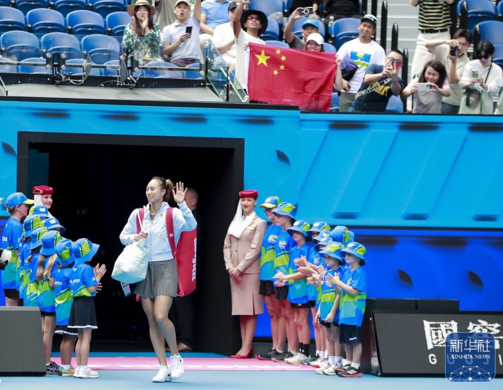 ↑鄭欽文在比賽前入場。新華社記者 馬平 攝