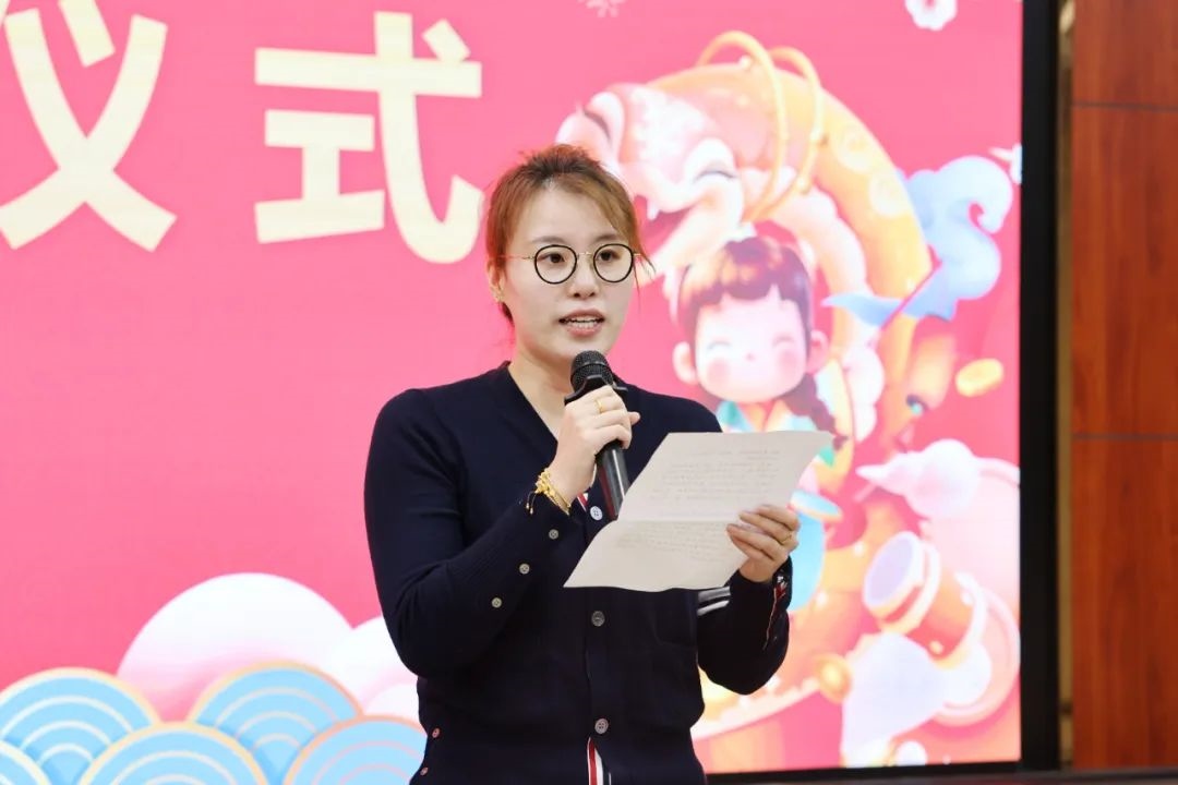 傅園慧在新教師入職儀式上發(fā)言。浙江大學供圖