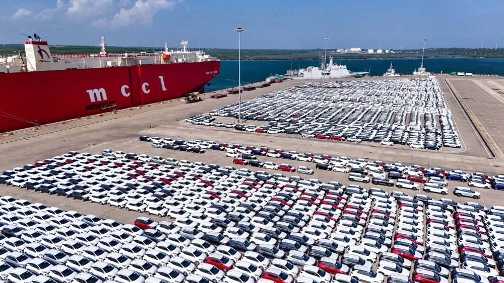 這是2024年3月28日拍攝的斯里蘭卡漢班托塔港（無人機照片）。新華社記者徐欽攝