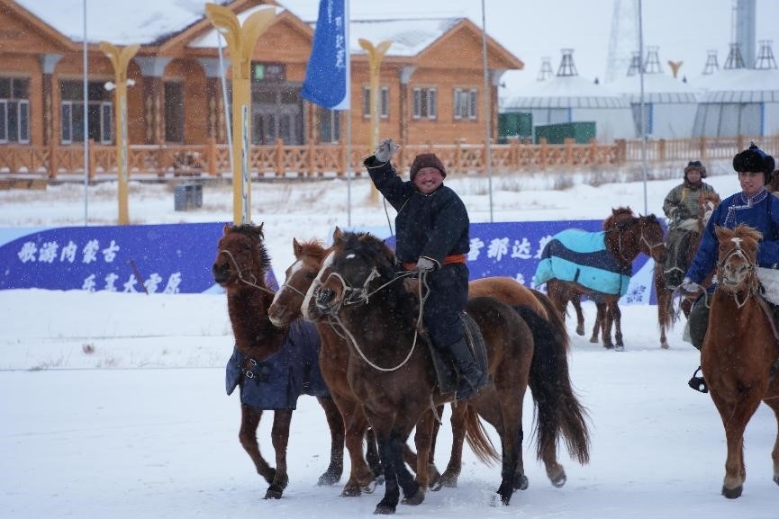 呼倫貝爾冰雪那達(dá)慕。人民網(wǎng)記者 趙夢月攝