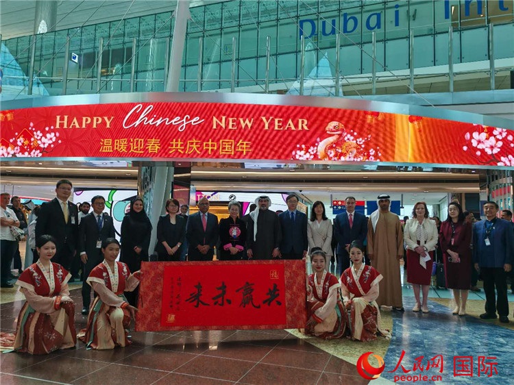 1月22日，“溫暖迎春·共慶中國年”中國新年慶典活動在迪拜國際機(jī)場舉行。人民網(wǎng)記者 張志文攝