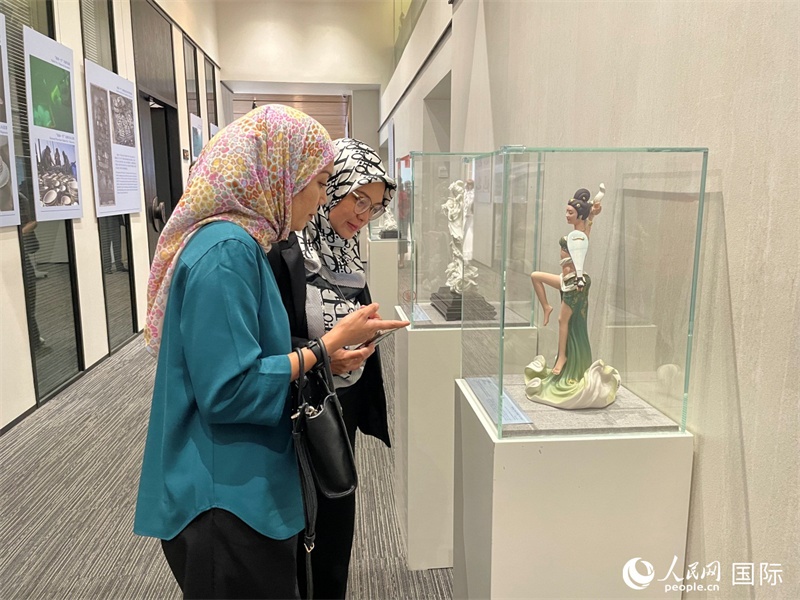 觀眾在參觀展覽。 人民網(wǎng)記者 劉慧攝