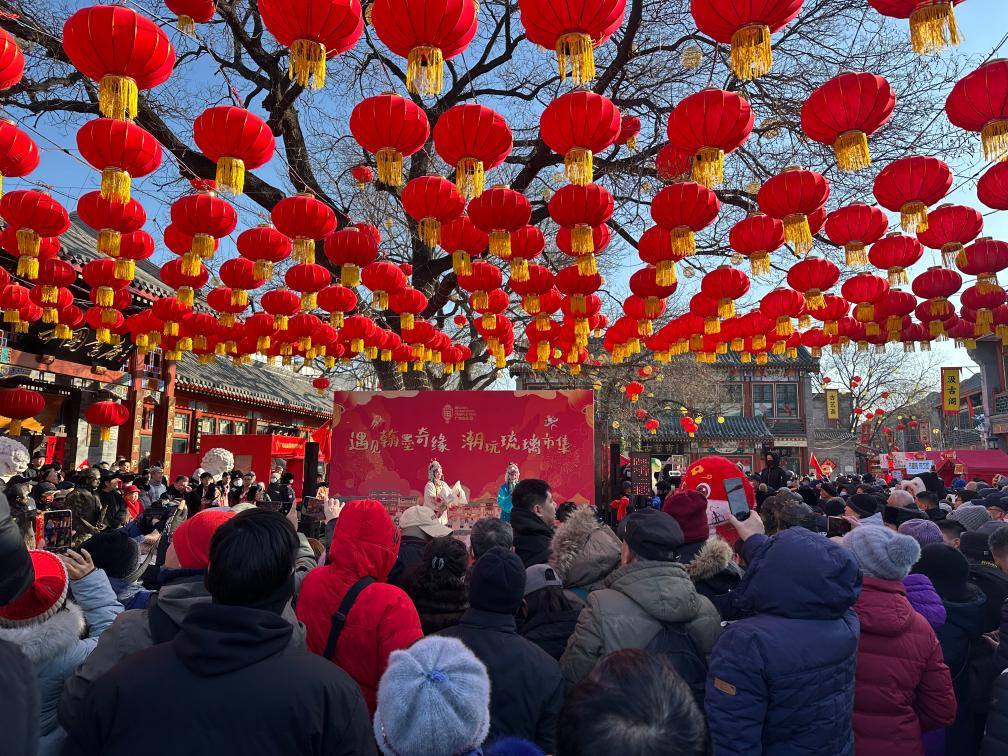 1月29日，市民游客在北京廠甸廟會感受濃濃年味。新華社記者 楊淑君 攝