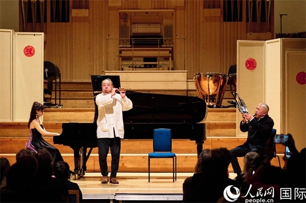 旅英音樂(lè)家聯(lián)袂演奏《枉凝眉》。楊浩鵬攝