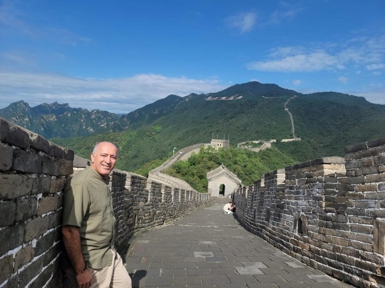 瓦里夫·庫邁哈在游覽長城時(shí)留影。受訪者供圖