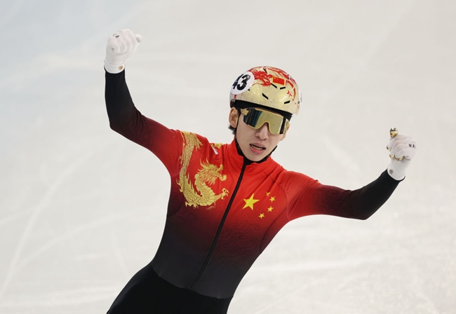 2月8日，林孝埈慶祝奪冠。新華社記者 黃偉 攝