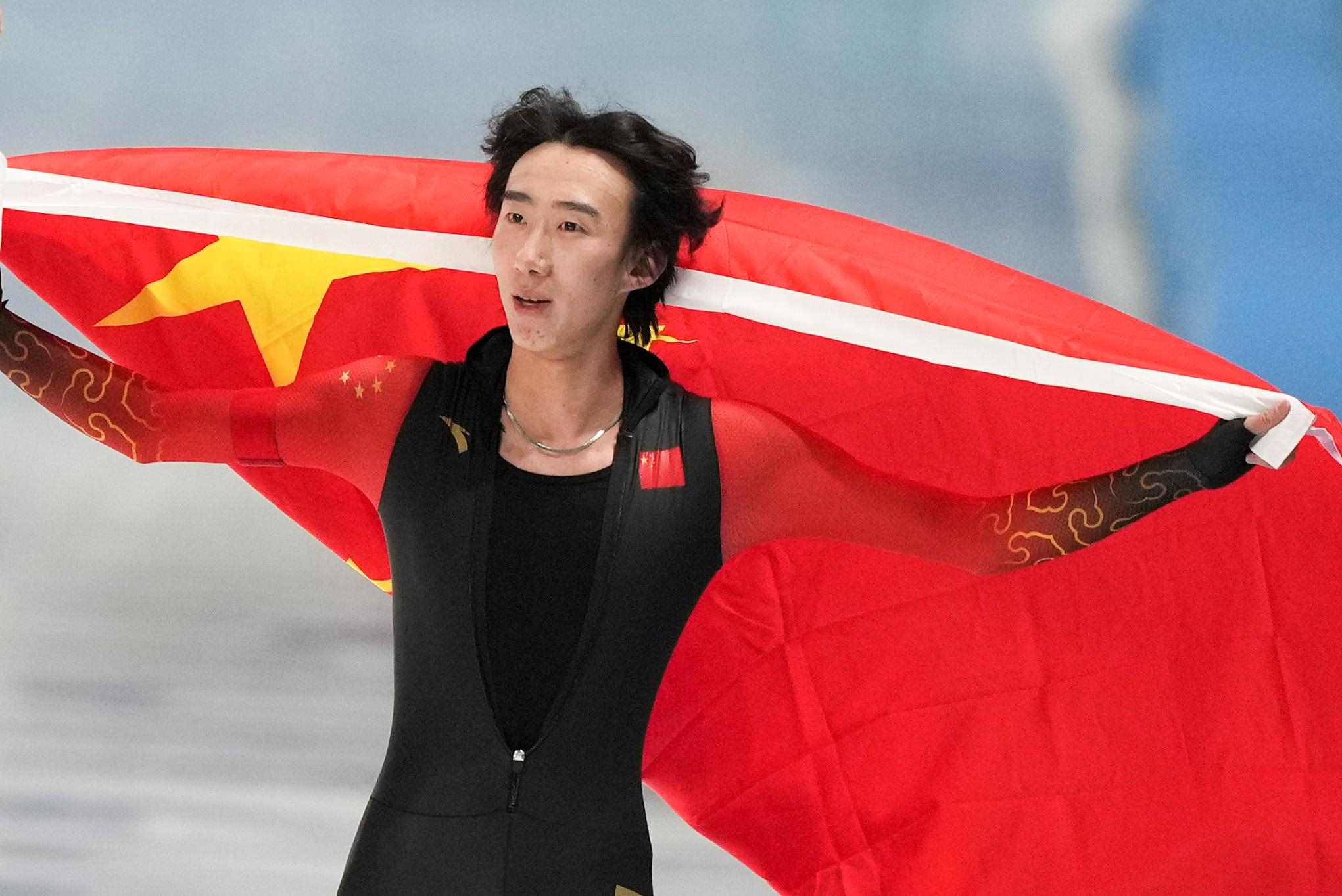 2月9日，吳宇慶祝奪冠。新華社記者 李一博 攝