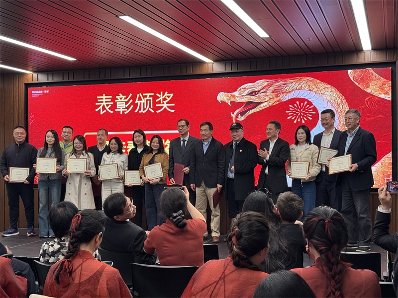 年會表彰優(yōu)秀中資企業(yè)。主辦方提供