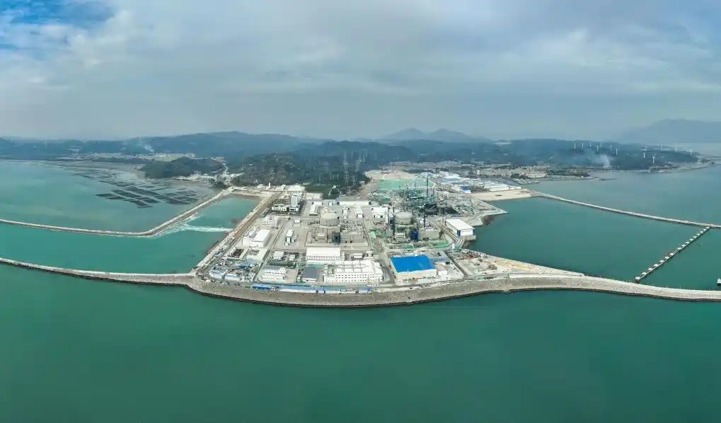 △2025年1月1日0時(shí)17分，經(jīng)過(guò)168小時(shí)滿功率連續(xù)運(yùn)行考核，漳州核電1號(hào)機(jī)組正式投入商業(yè)運(yùn)行。