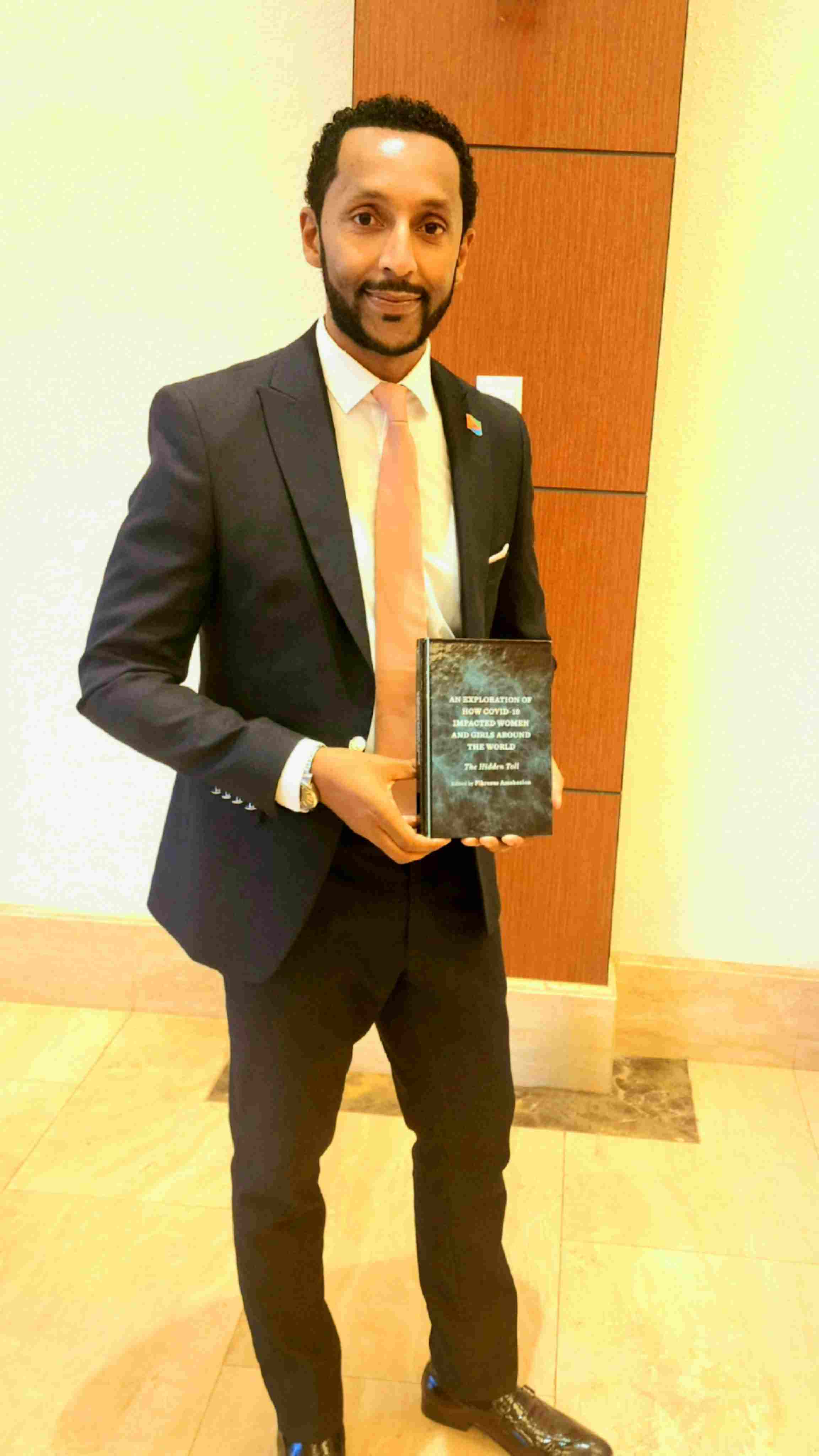 厄立特里亞戰(zhàn)略研究中心研究員、知名作家學(xué)者菲克雷耶蘇斯。圖片由受訪者提供