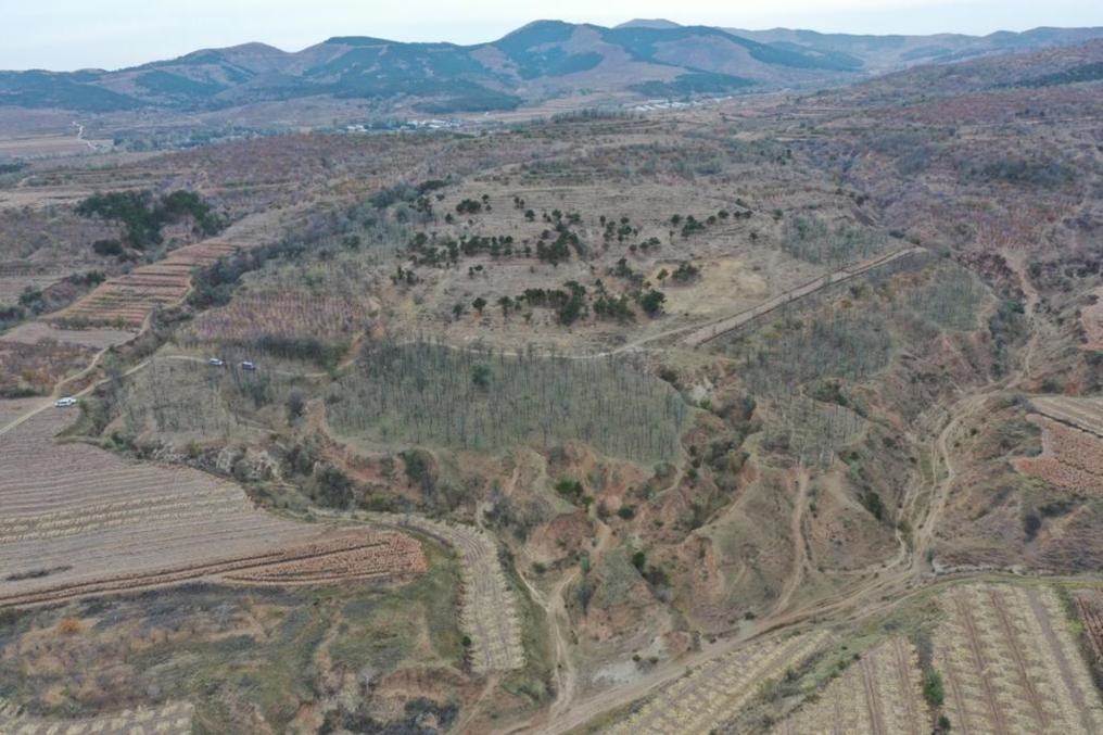 朝陽凌源無白丁遺址群（2024年11月23日攝）。新華社發(fā)（遼寧省文物考古研究院供圖）