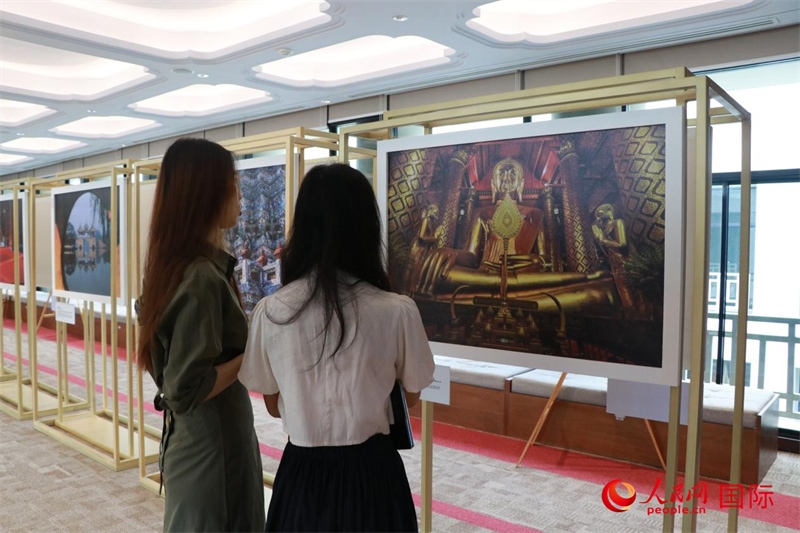 “遇見(jiàn)”攝影展現(xiàn)場(chǎng)。朱瀟逸攝