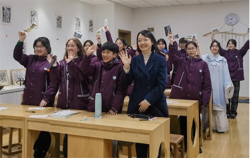 匡園初步部校長(zhǎng)鐘演發(fā)言。