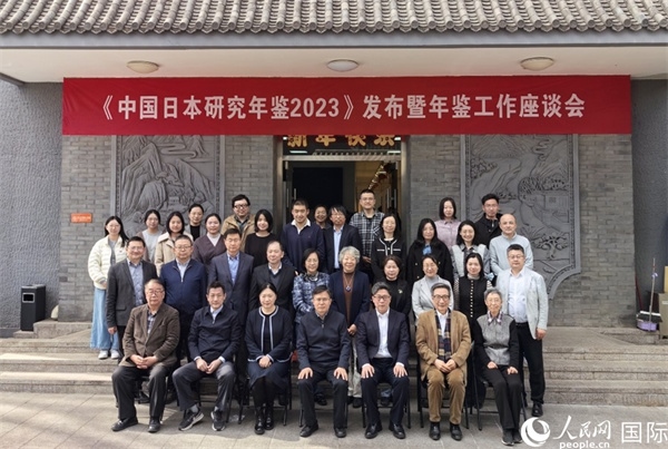 部分與會(huì)嘉賓合影留念。人民網(wǎng)記者 陳建軍攝