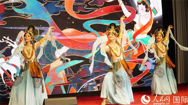 敦煌舞蹈表演。人民網(wǎng) 蔣曉辰攝
