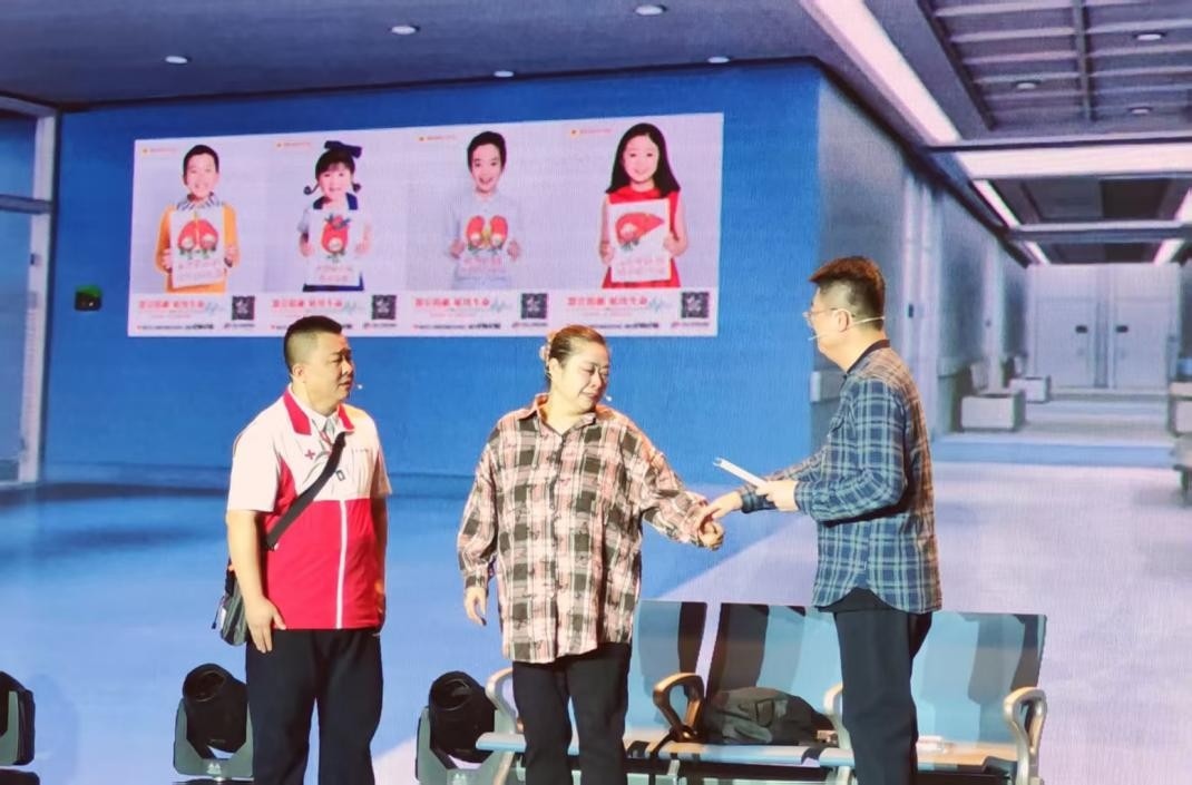 現(xiàn)場(chǎng)表演了由真實(shí)故事改編的情景劇。人民網(wǎng)記者 王子鋒攝