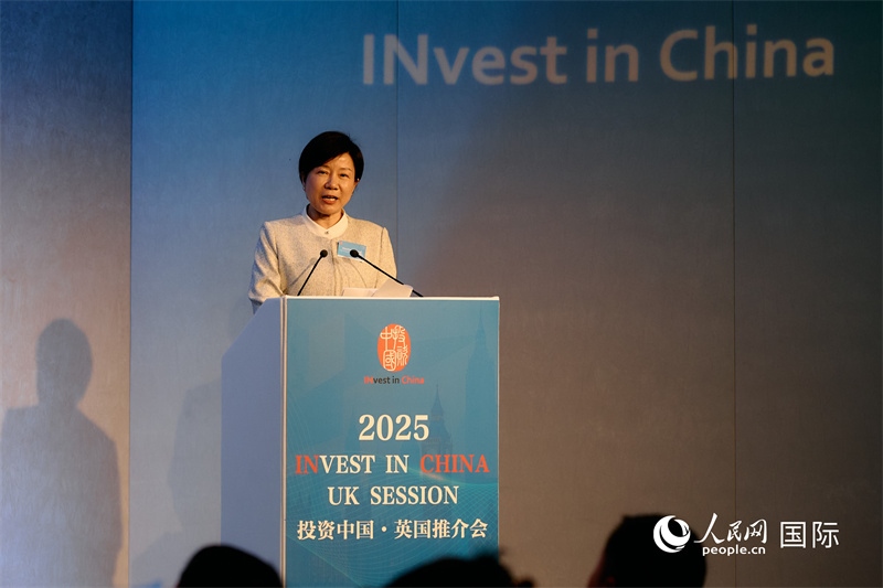 湖南省商務廳廳長龍小紅做商務工作情況推介。楊浩鵬攝。