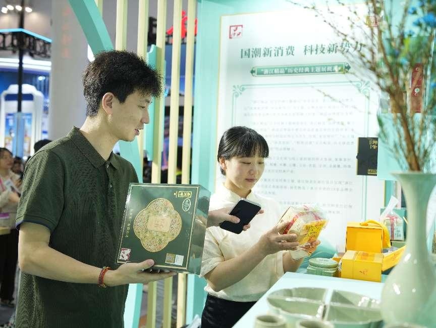 國潮新消費(fèi)帶來科技文化消費(fèi)新理念。人民網(wǎng)記者 張力洋攝