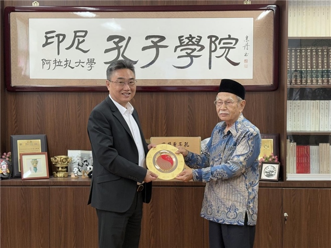 雙方交換禮物?；顒又鬓k方供圖