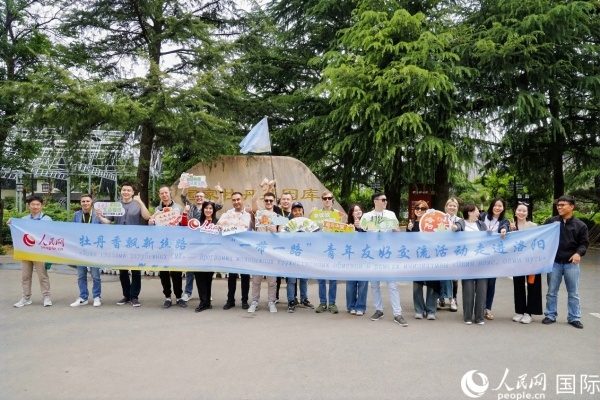 4月21日，人民網(wǎng)“一帶一路”青年友好交流活動(dòng)走進(jìn)洛陽(yáng)。人民網(wǎng)記者 魯揚(yáng)攝