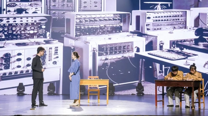 第二屆弘揚(yáng)“兩彈一星”精神話劇大賽決賽現(xiàn)場(chǎng)。學(xué)校供圖