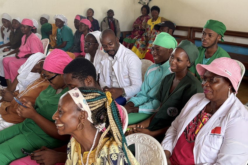 【2】圖為活動(dòng)現(xiàn)場(chǎng)。中國(guó)（山西）第24批援喀麥隆姆巴爾馬尤醫(yī)療隊(duì) 供圖