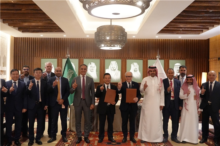 簽約合影。中國鐵建供圖