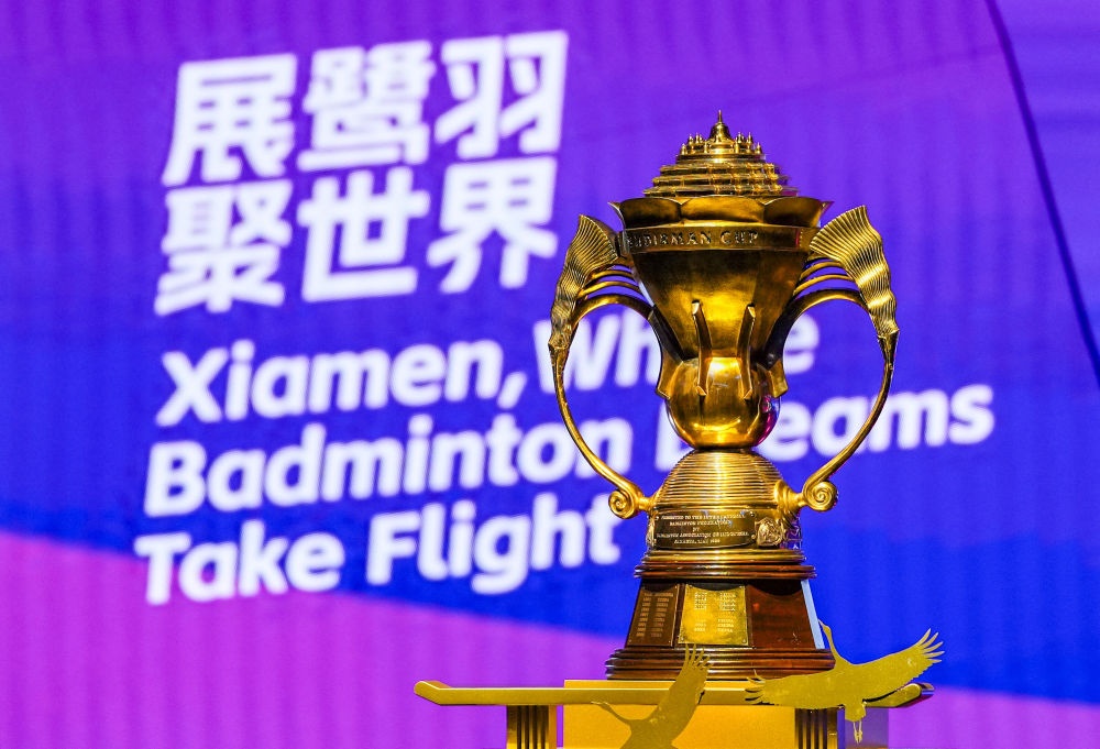 這是5月4日在決賽前拍攝的蘇迪曼獎(jiǎng)杯。新華社記者 孫非 攝