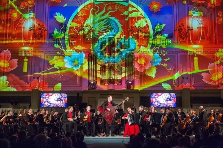 2025年2月6日，俄羅斯音樂家在圣彼得堡舉行的中俄新春音樂會上表演。新華社發(fā)（莫京娜 攝）