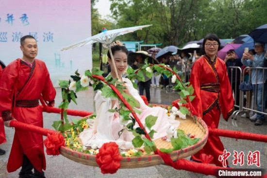 浙江杭州：立夏民俗活動(dòng)吸引游人