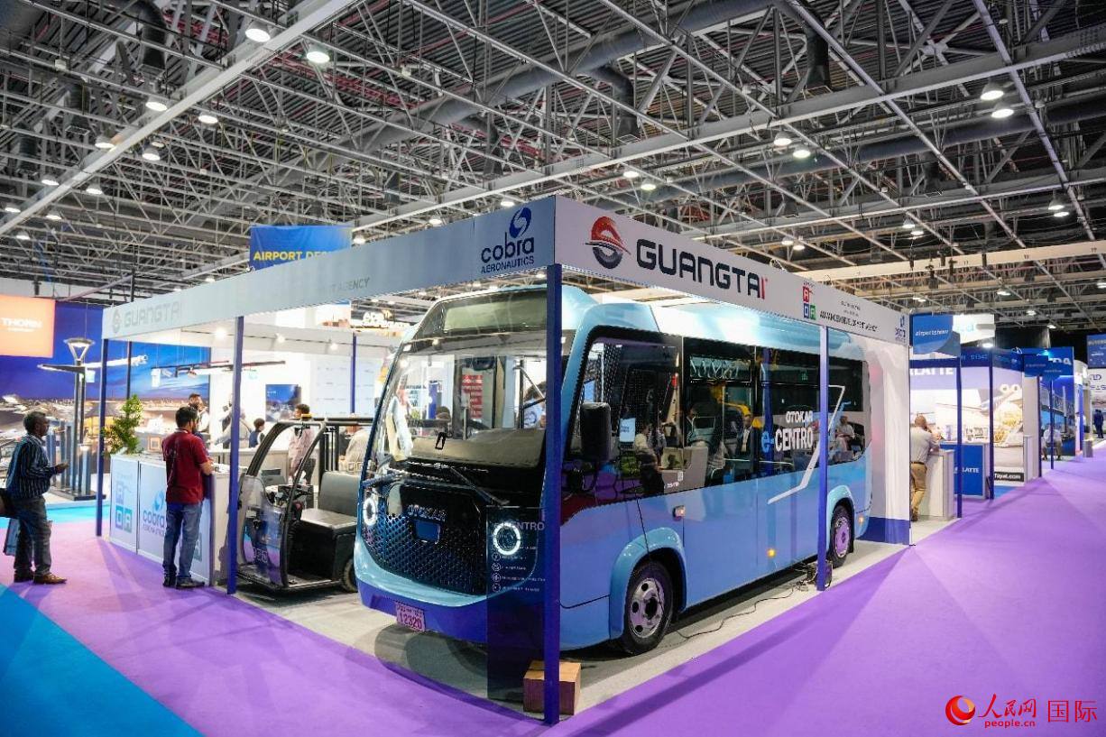 展會(huì)展示的電動(dòng)大巴車(chē)。人民網(wǎng)塔里克·易卜拉欣攝