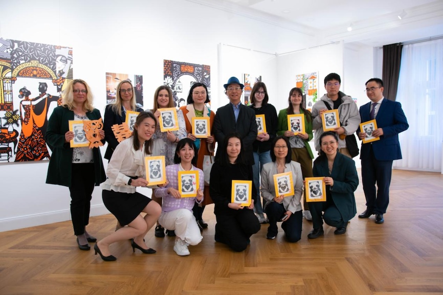 嘉賓合影。圖片由布達(dá)佩斯中國文化中心供圖