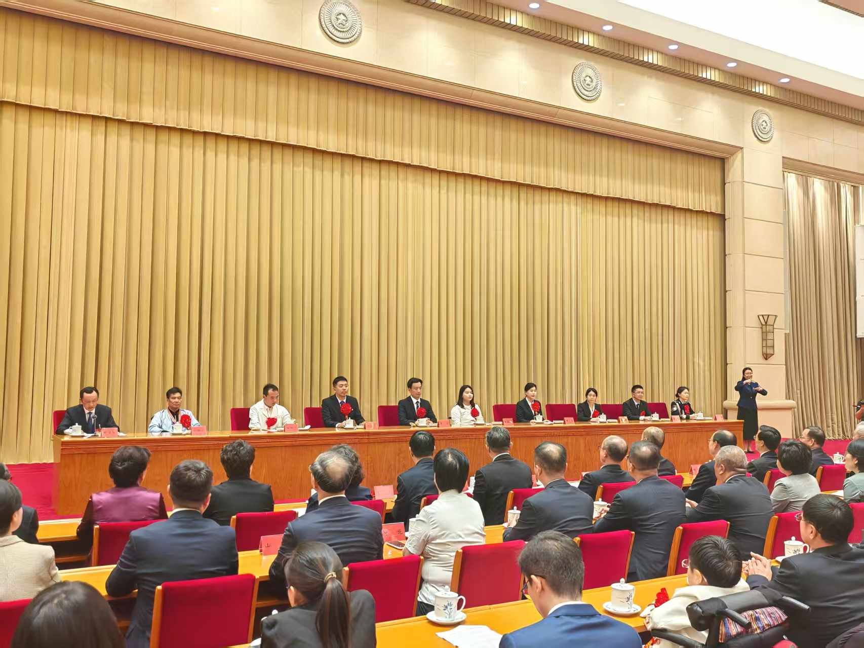 第七次全國自強模范暨助殘先進事跡首場報告會現(xiàn)場。 人民網(wǎng)記者 王子鋒攝