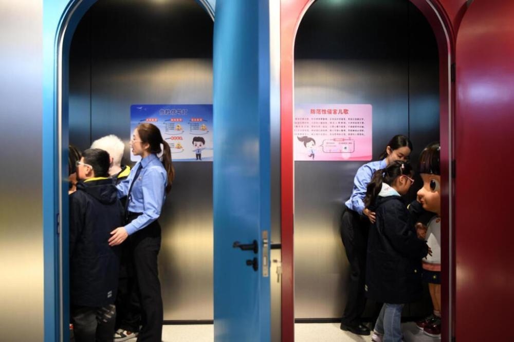 2025年4月2日，殘障兒童在無障礙青少年法治教育基地體驗。