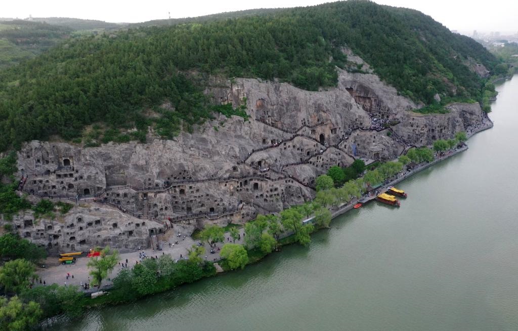 這是近日拍攝的洛陽龍門石窟（無人機照片）。新華社記者 李嘉南 攝
