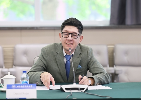 哥倫比亞教育部長丹尼爾?羅哈斯一行訪問北京航空航天大學(xué)。北航供圖