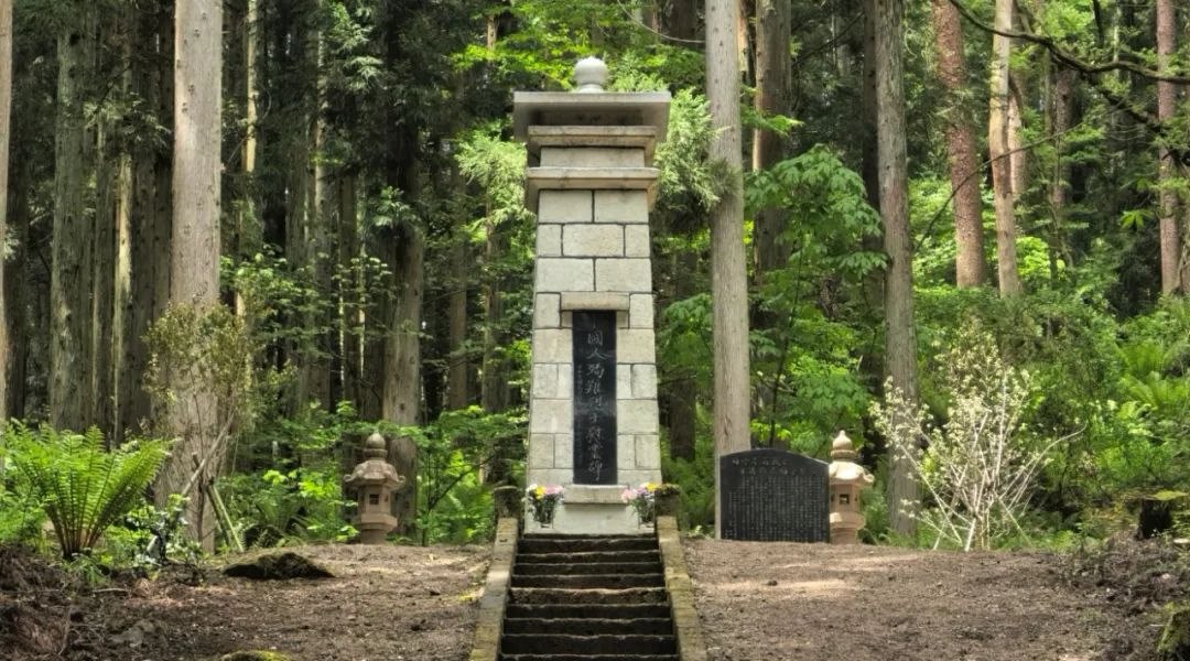 福島縣豬苗代町中國殉難勞工慰靈碑修繕完工暨植樹祭掃儀式舉行。中國駐新潟總領(lǐng)館供圖