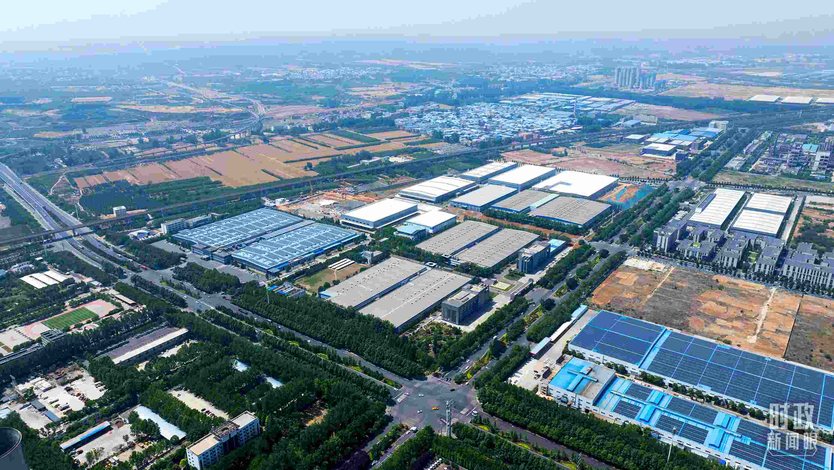 △俯瞰洛陽軸承集團股份有限公司。（總臺央視記者范凱拍攝）