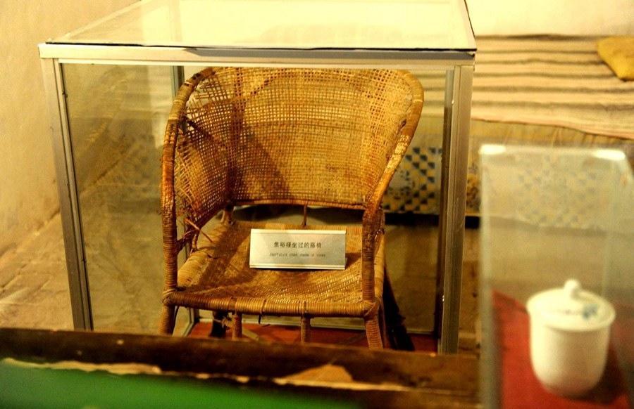 這是在河南省蘭考縣焦裕祿同志紀(jì)念館內(nèi)拍攝的焦裕祿曾用過的藤椅（2014年5月5日攝）。新華社記者 朱祥 攝