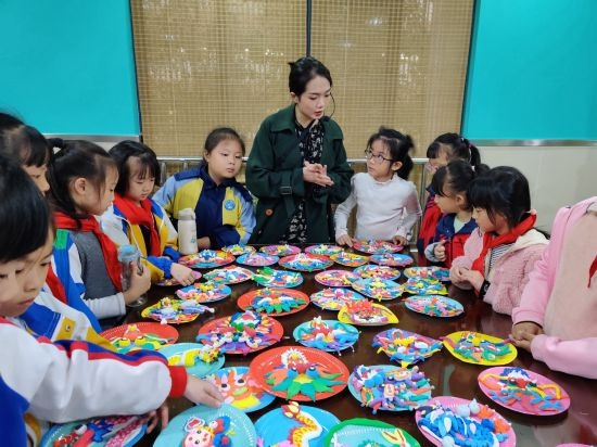 師生互動(dòng)課堂。