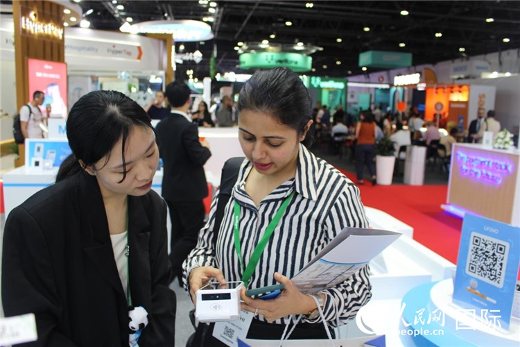 中外嘉賓交流。人民網(wǎng) 杰勒德·阿勒費爾攝