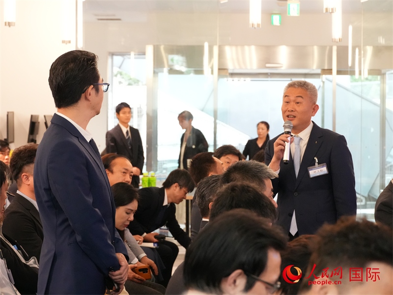 參會企業(yè)與海南代表團(tuán)積極交流。