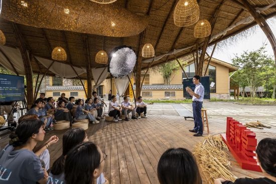 川美講堂。